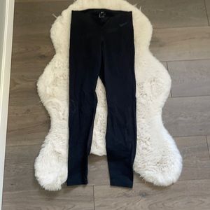 Black Nike leggings